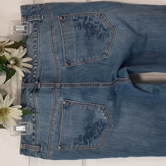 Tommy Hilfiger Low Rise Crop Distressed Jeans - Picture 8 of 13